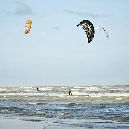 Beachhotel By Center Parcs 4* Zandvoort
