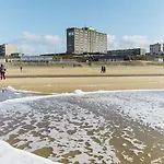 Beachhotel By Center Parcs Hotel 4*