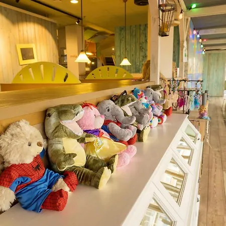 Beachhotel By Center Parcs 4*
