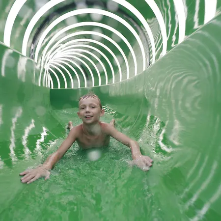 Beachhotel By Center Parcs 호텔 4*