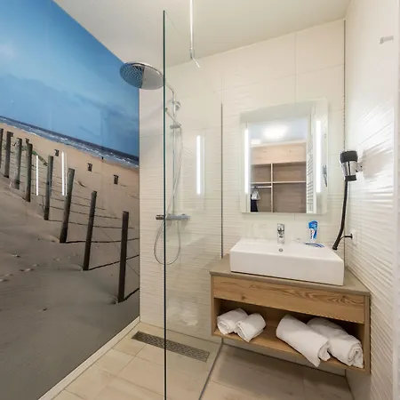 Beachhotel By Center Parcs 잔드보르트