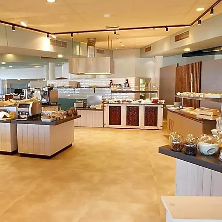Beachhotel By Center Parcs Hotel 4*