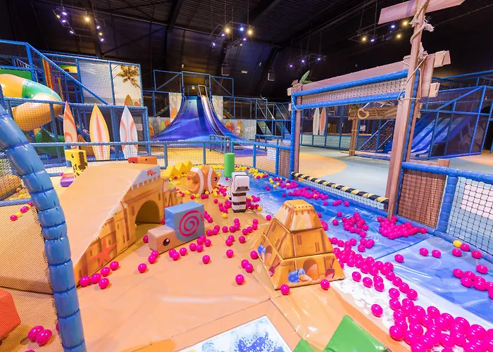 Hotel Beachhotel By Center Parcs 4*