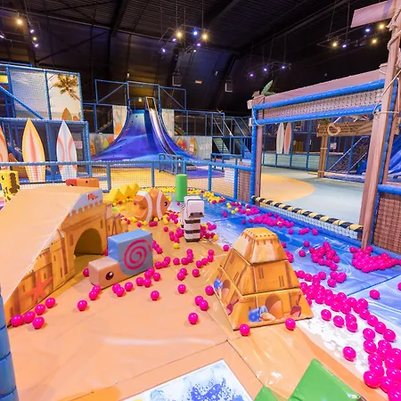 מלון Beachhotel By Center Parcs 4*