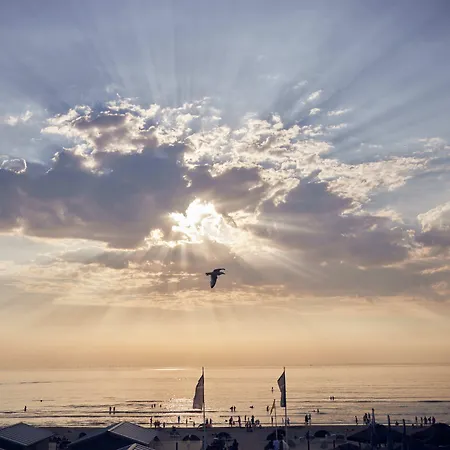 Beachhotel By Center Parcs מלון