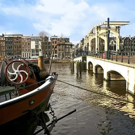 מלון Beachhotel By Center Parcs 4*